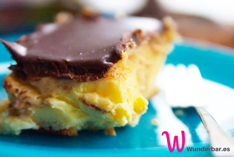 Cremiger Schoko-Puddingkuchen wie vom Bäcker! Mit Butterkeksen, Vanillepudding & Schokoguss – einfaches Rezept für den perfekten Kuchengenuss.