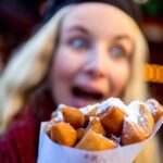 Schmalzkuchen, die genauso schmecken, wie du sie vom Weihnachtsmarkt kennst! Ein einfaches Rezept, das du zuhause selber machen kannst – schnell und günstig!