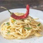 Spaghetti Aglio Olio e Peperoncino | Die beste schnelle Idee für ein Bündel Spaghetti