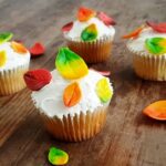 Cupcake Dekoration für den Herbst | Bunte Blätter aus Fondant