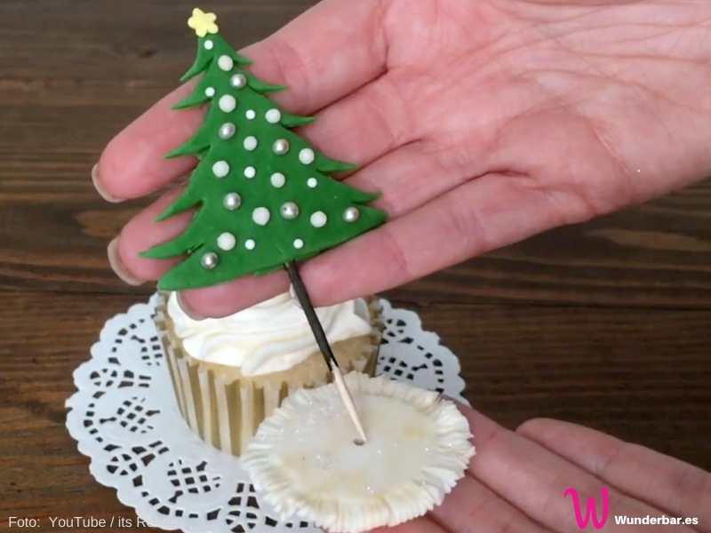 Weihnachtsbaum Cupcake Topper | Weihnachtliche Deko für Kuchen und Gebäck aus Fondant mit viel Glitzer