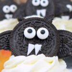 Fledermaus Muffins mit Oreo | Niedliche Halloween Cupcake & Kuchen Deko