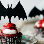 Red Velvet Halloween Muffins mit Gruseleffekt | Himbeer-Kokos Muffins