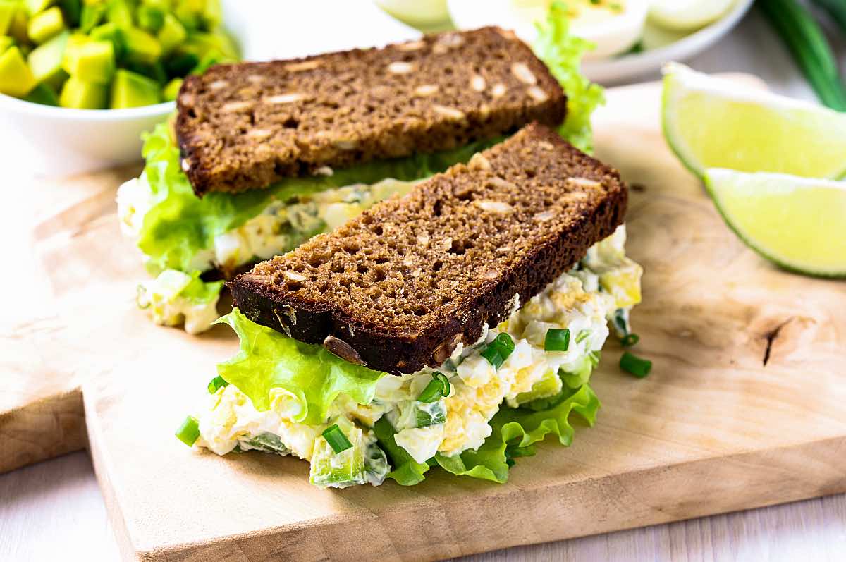 Schnelles Rezept für Avocado-Eiersalat, perfekt für die Resteverwertung