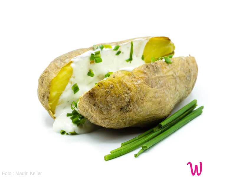 Der Klassiker: eine Backkartoffel mit frischem Kräuterquark