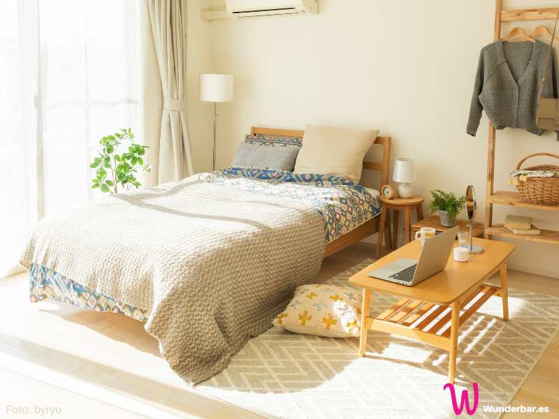 Schlafhygiene - Ein minimalistisch eingerichtetes Schlafzimmer ist eine gute Grundlage für erholsamen Schlaf.