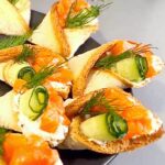 Einfach aber elegant: Toastbrot-Taschen mit Lachs und Frischkäse als Fingerfood
