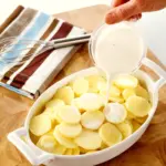 Einfaches Kartoffelgratin Rezept mit wenig Zutaten und köstlichem Geschmack