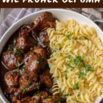 Mein Familienrezept für einfaches klassisches Gulasch Rezept, das immer gelingt und allen schmeckt. Gulasch kocht sich fast von alleine!