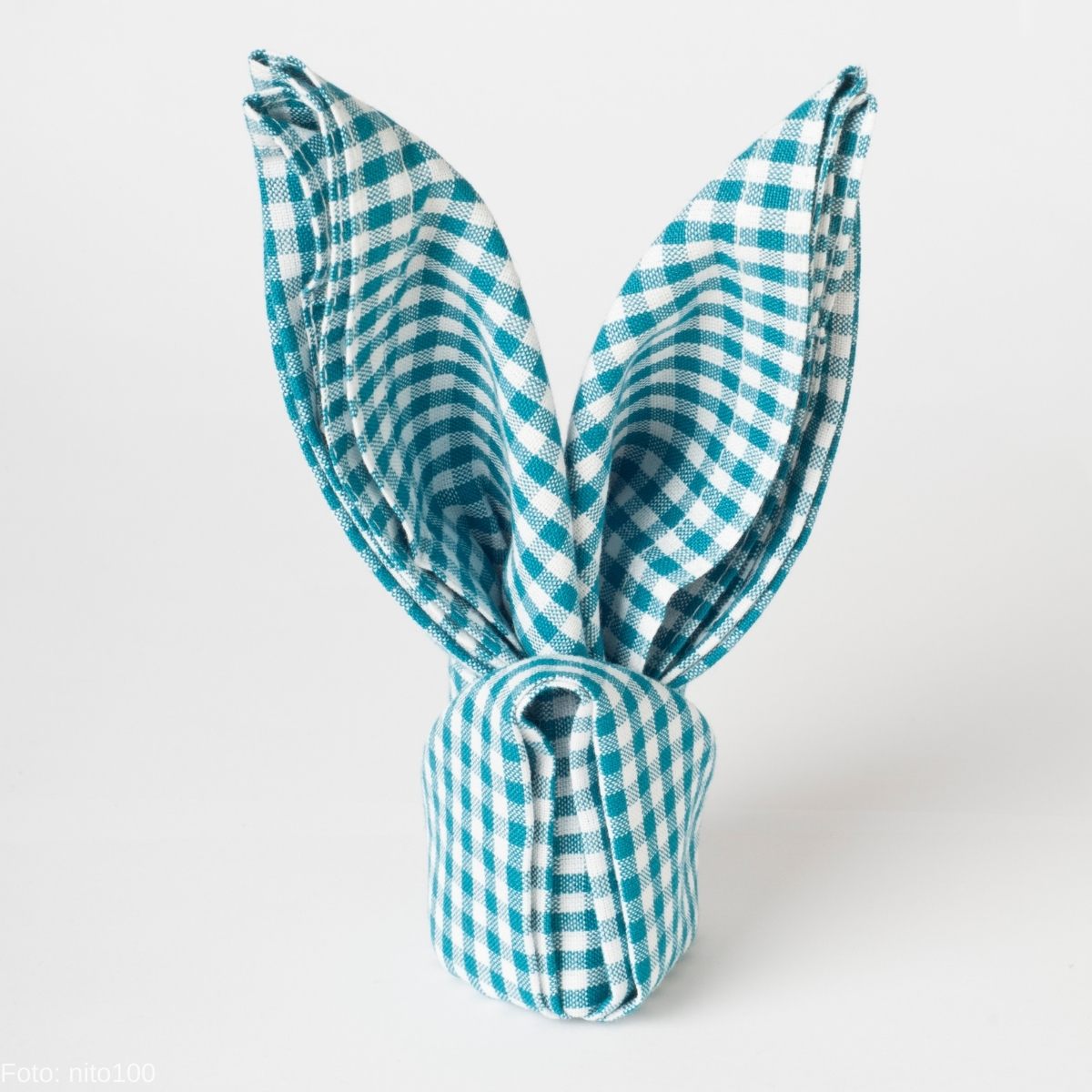 Osterhase aus Serviette falten