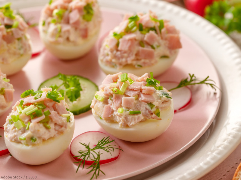 Gefüllte Eierhälften mit Schinken – Rezept für schnelles Fingerfood zu Silvester