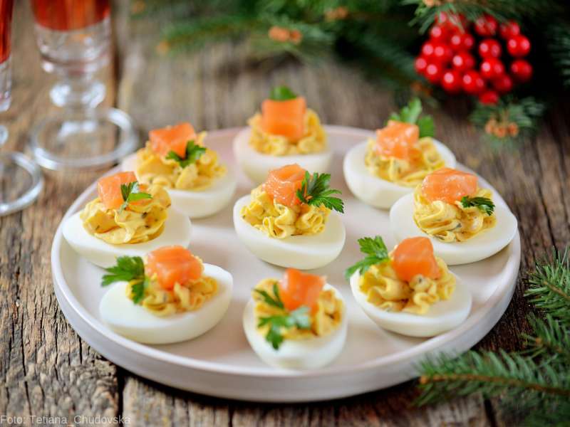 Gefüllte Eier mit Lachs  – Rezept für schnelles Fingerfood zu Silvester