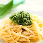 So einfach machst du Bärlauchpesto!