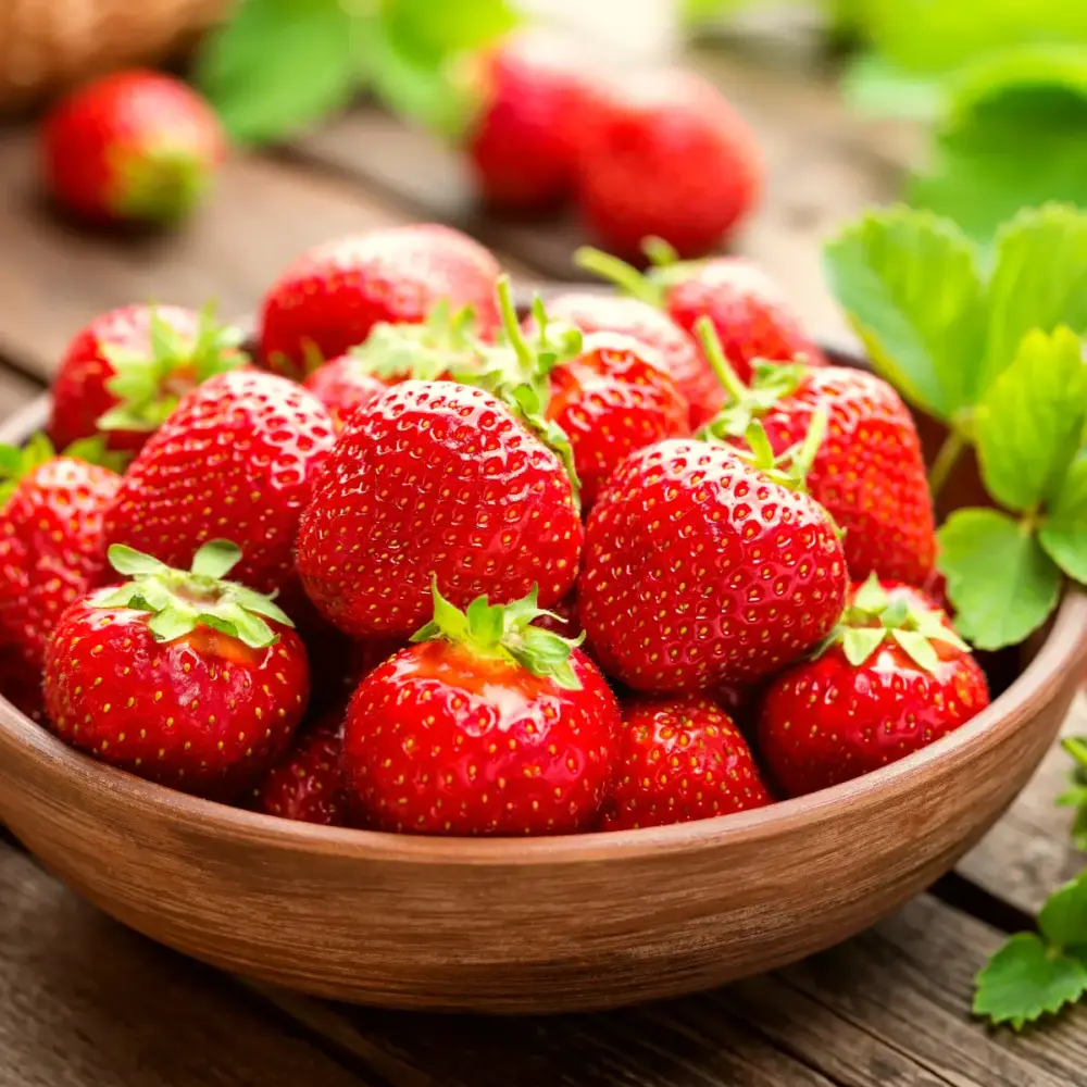 Mit diesen einfachen Tipps halten deine Erdbeeren länger – ganz ohne Kühlschrank.
