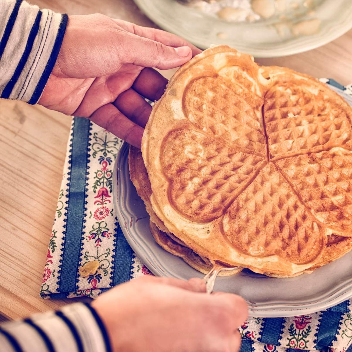 Grundrezept für Herzwaffeln. Omas Rezept für Waffel.