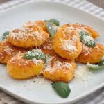 Einfaches Rezept für herbstliche Kürbis-Gnocchi