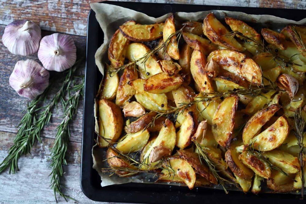 Rosmarinkartoffeln aus dem Ofen - aromatisch & einfach gemacht
