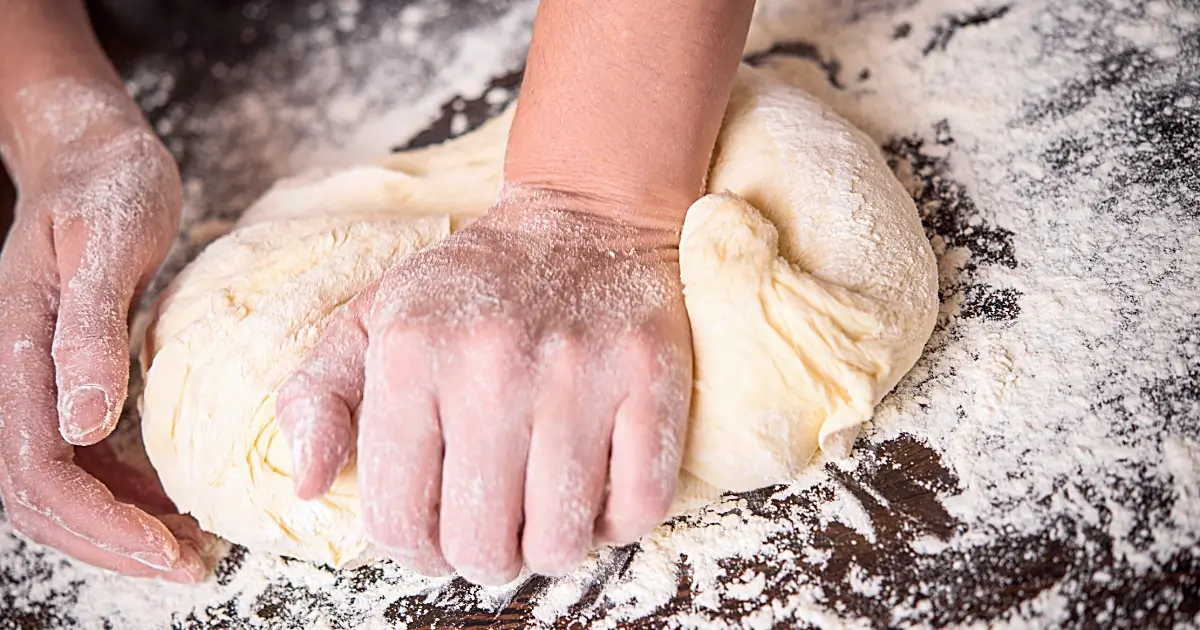 Das Wichtigste, damit der Teig gelingt: gut und lange kneten