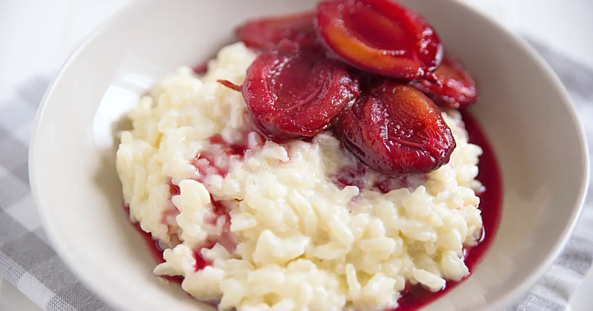 Pflaumen schmecken fantastisch zu warmem Milchreis