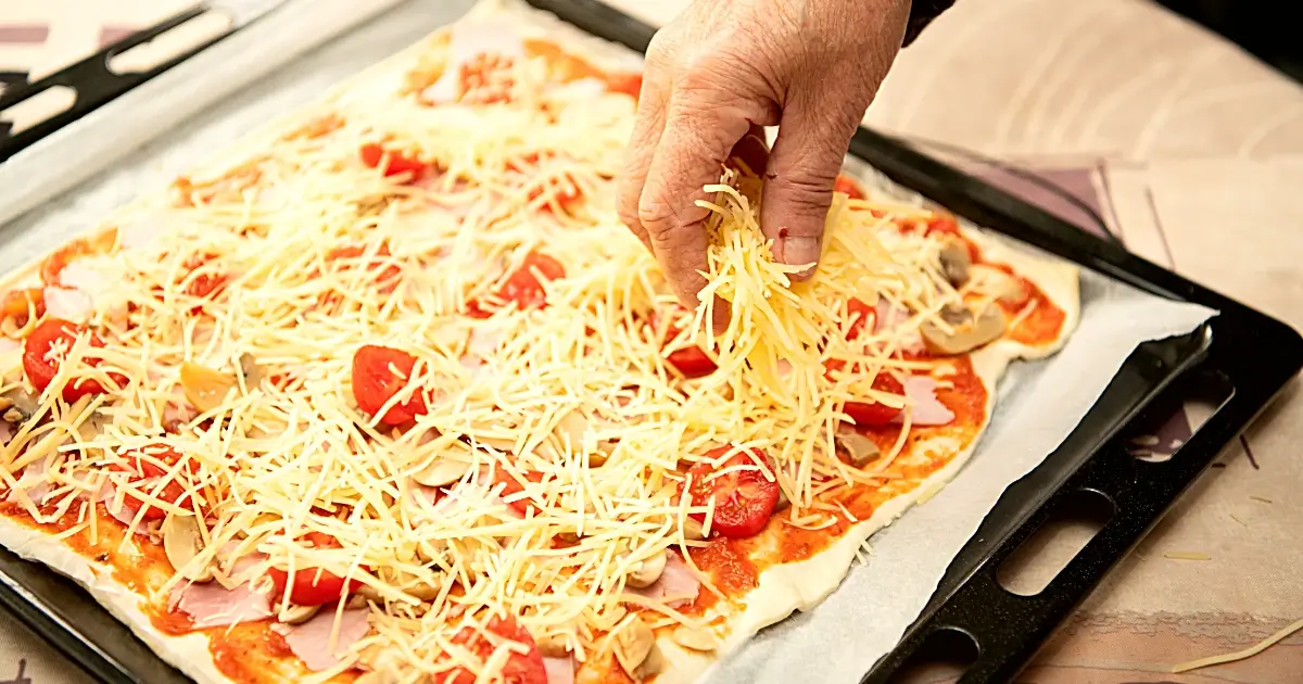Pizza so belegen, wie du es magst