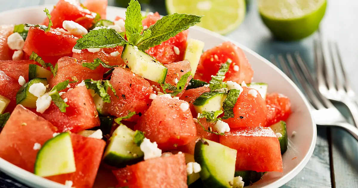 Wassermeloe Feta Salat mit Gurke und Minze