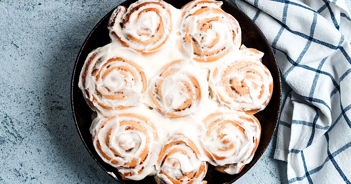 Hausgemachte Zimtschnecken mit süß-säuerlichem Frischkäse-Frosting