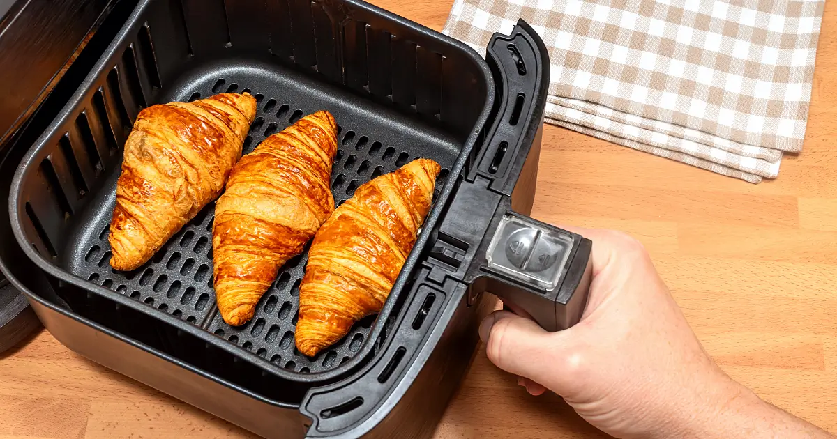 Croissants einfach im Airfryer aufbacken