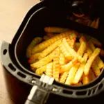 Garzeiten beachten: knusprige Pommes aus dem Airfryer