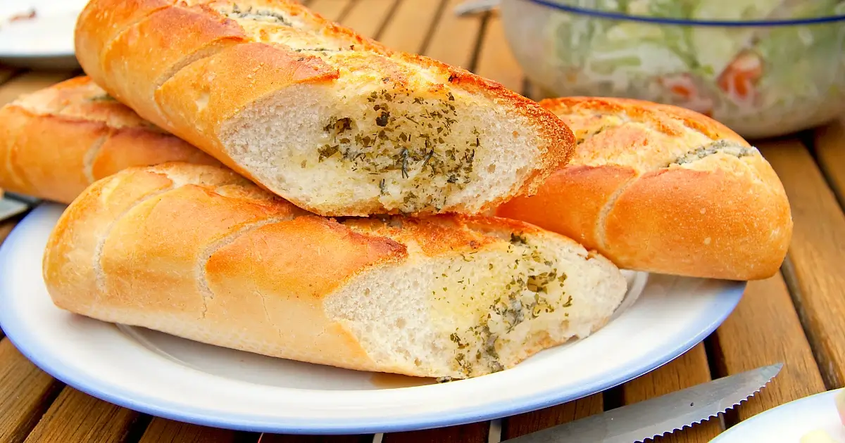 Grillrezept: Kräuterbutter-Baguette