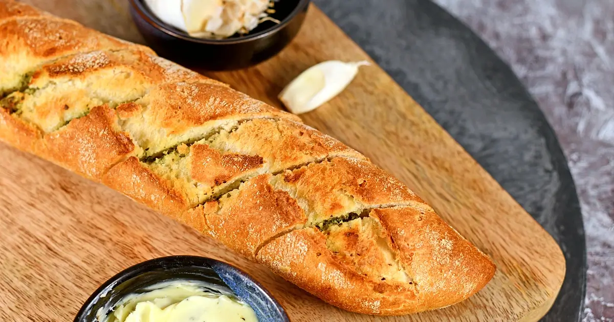 Baguette mit Kräuterbutter selber machen