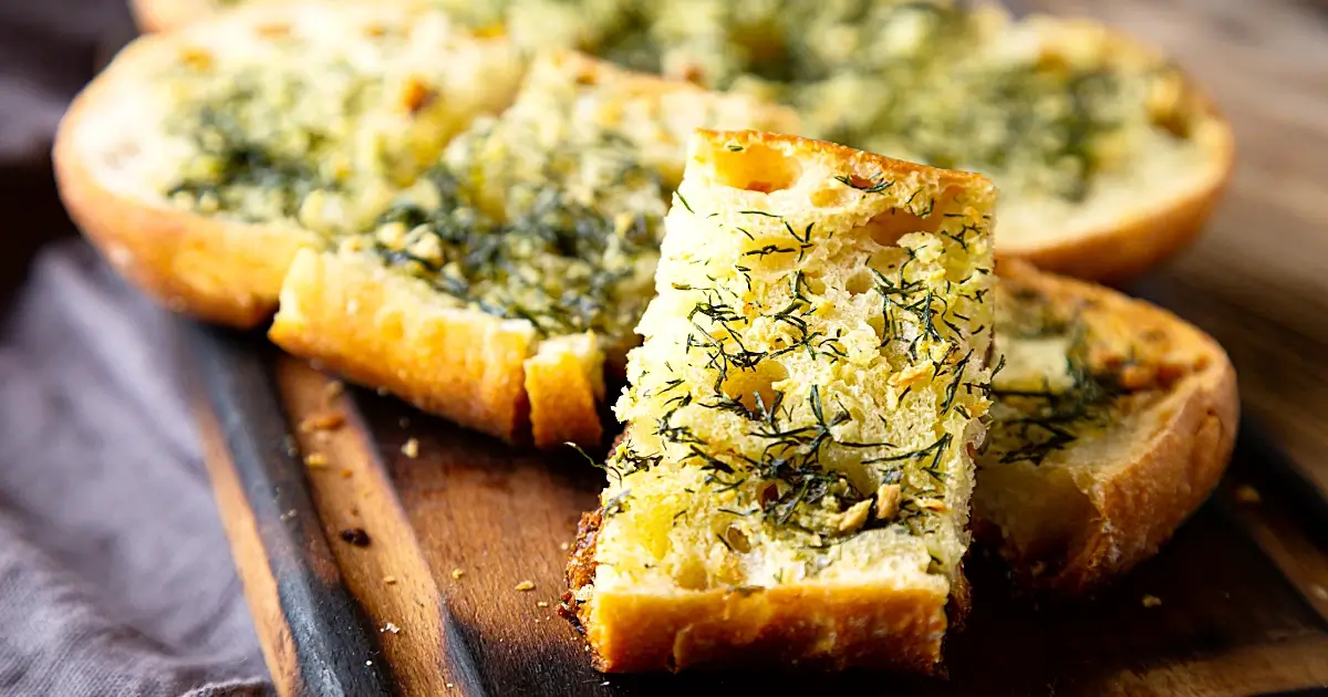 Grill-Liebling Kräuterbutter-Baguette