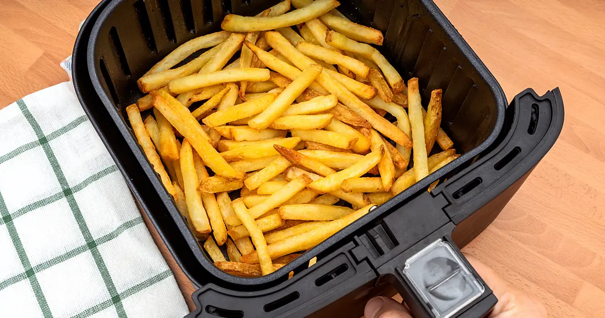 Knusprige Pommes aus der Heißluftfritteuse