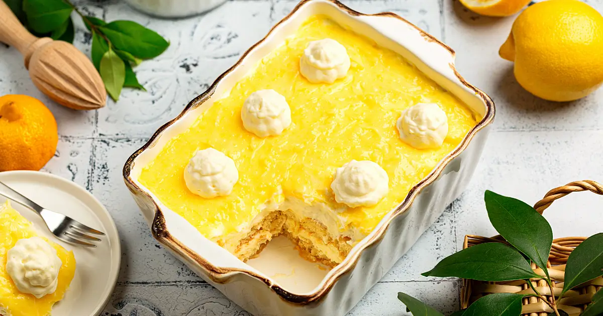 Erfrischendes Zitronen-Tiramisu in der großen Auflaufform