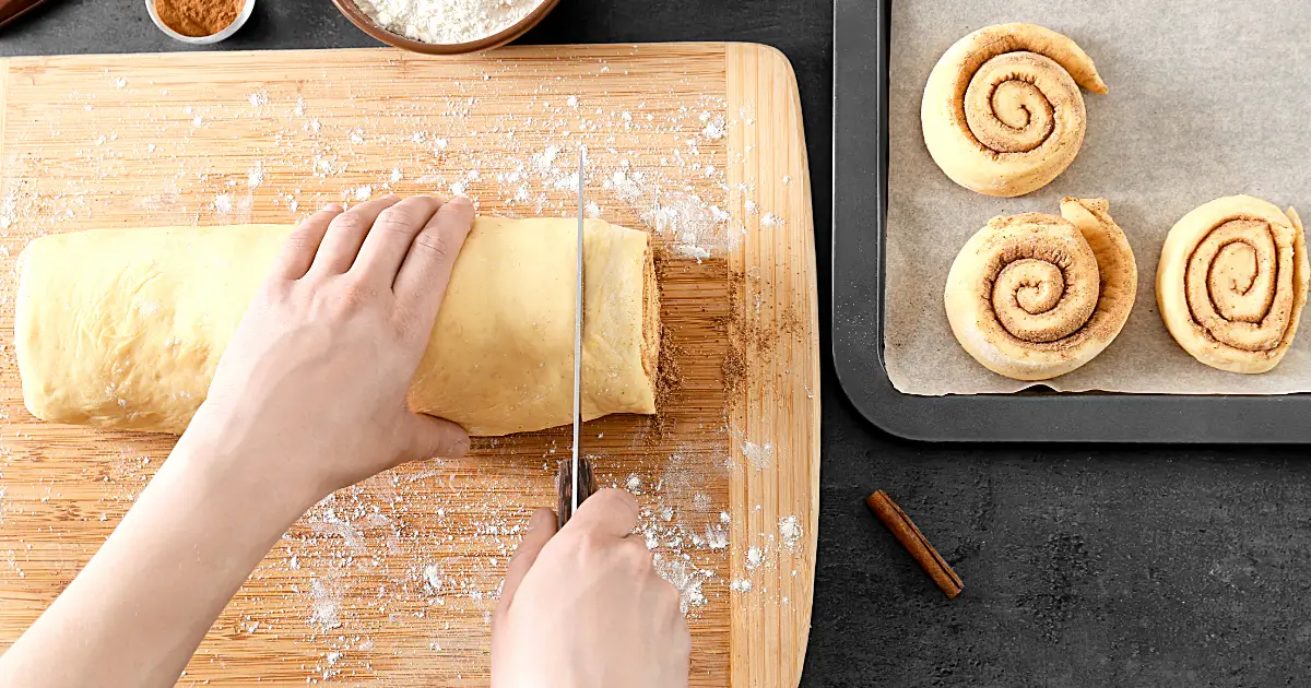 Zimtschnecken ganz einfach: rollen, schneiden, backen!