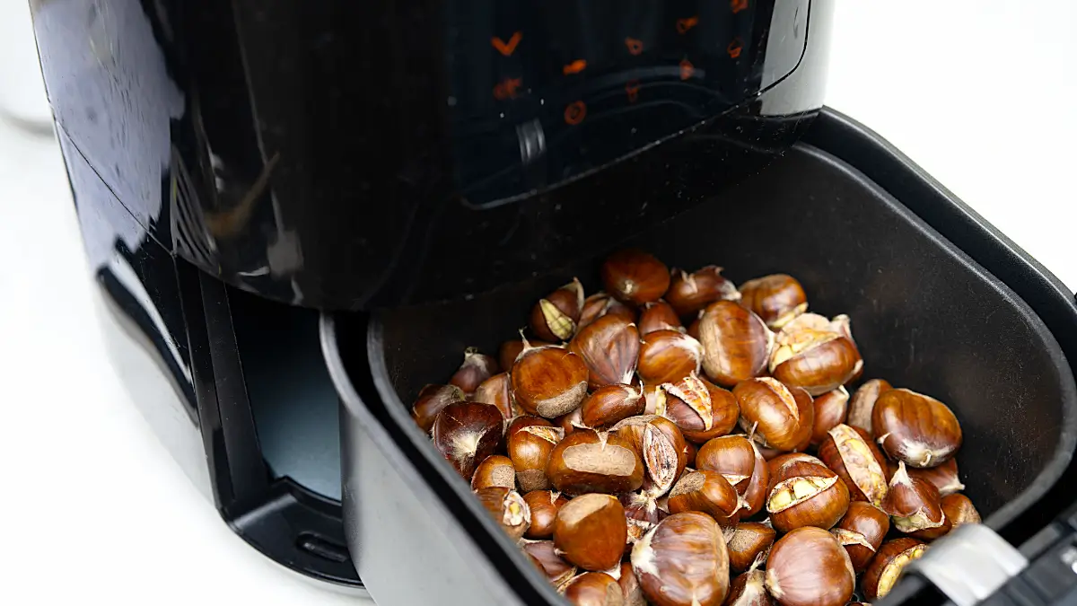Esskastanien lassen sich hervorragend und schnell im Airfryer zubereiten