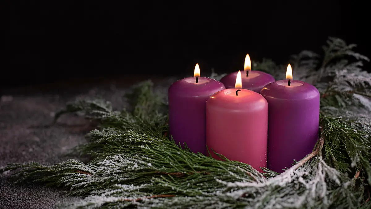 Minimalistische Ideen für das Adventsgesteck