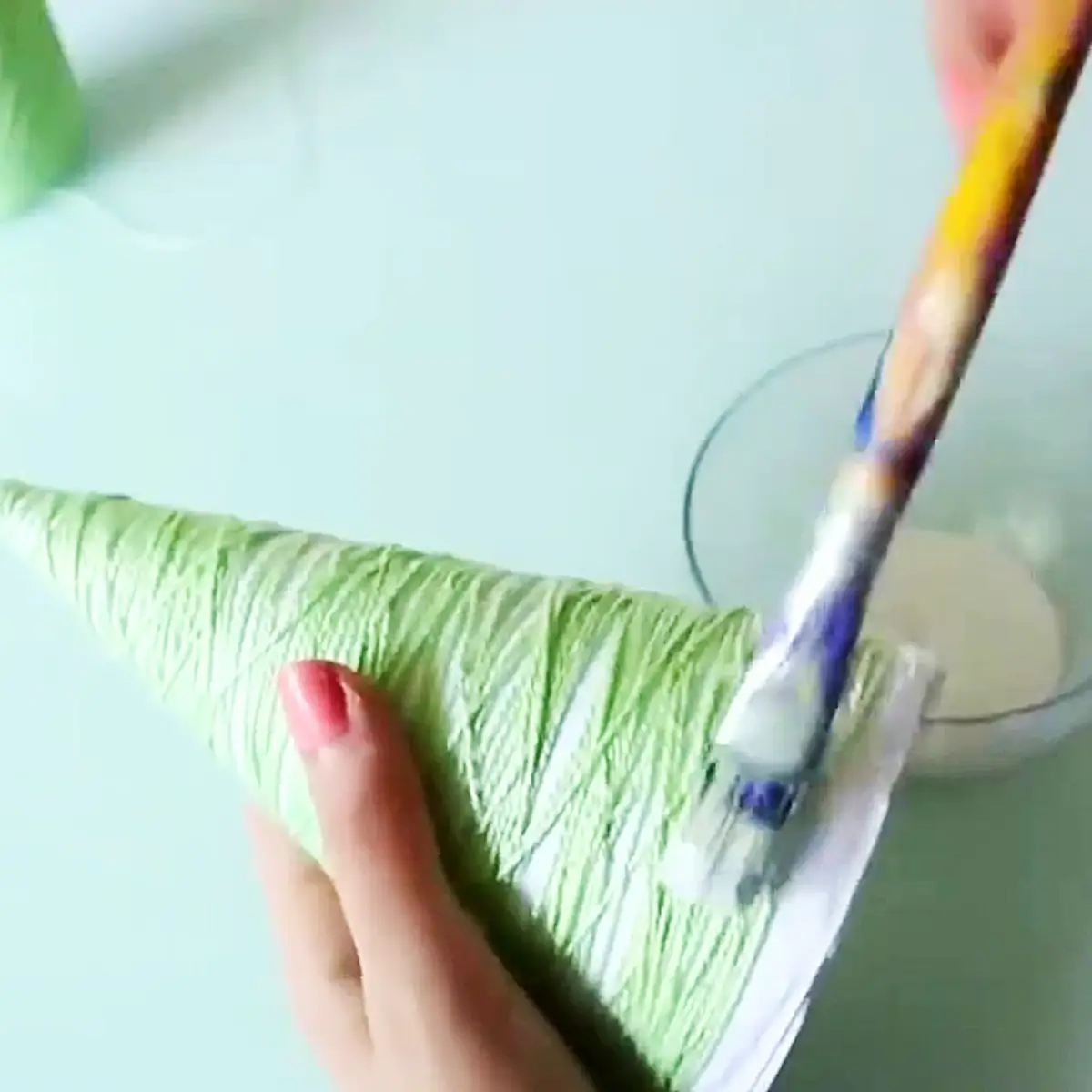 Weihnachts DIY mit Wolle und Kleber