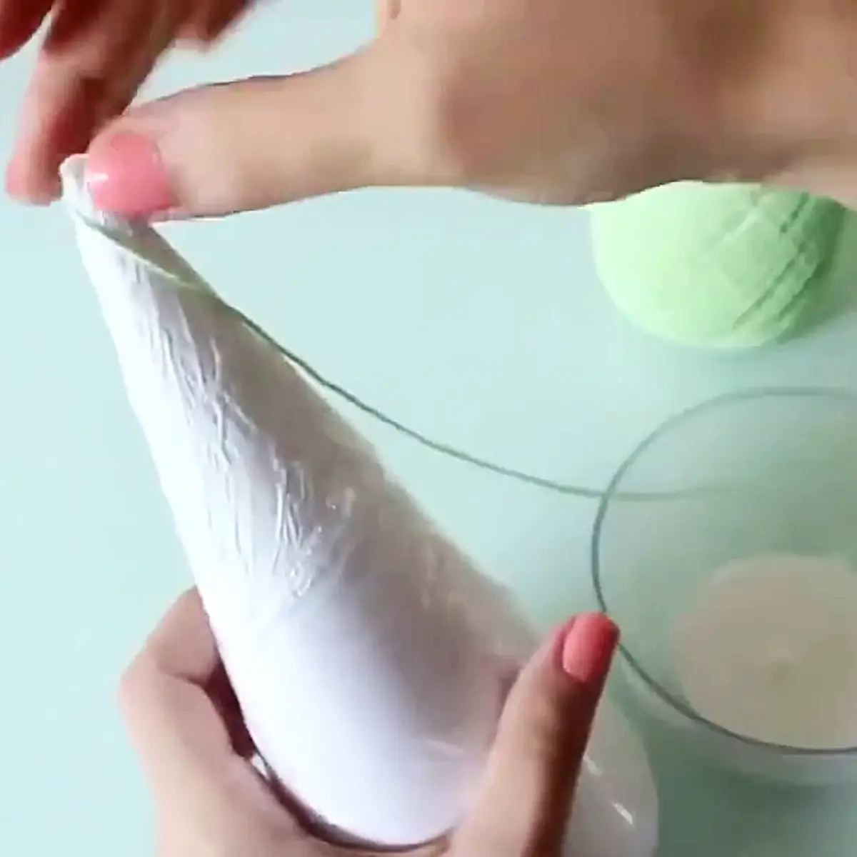 Aus Wolle und Kleister wird eine wunderschöne Weihnachtsdeko