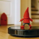 Wichtel vor dem Staubsaugerroboter schützen – so klappt’s mit dem friedlichen Miteinander Wichtel vor dem Staubsaugerroboter schützen