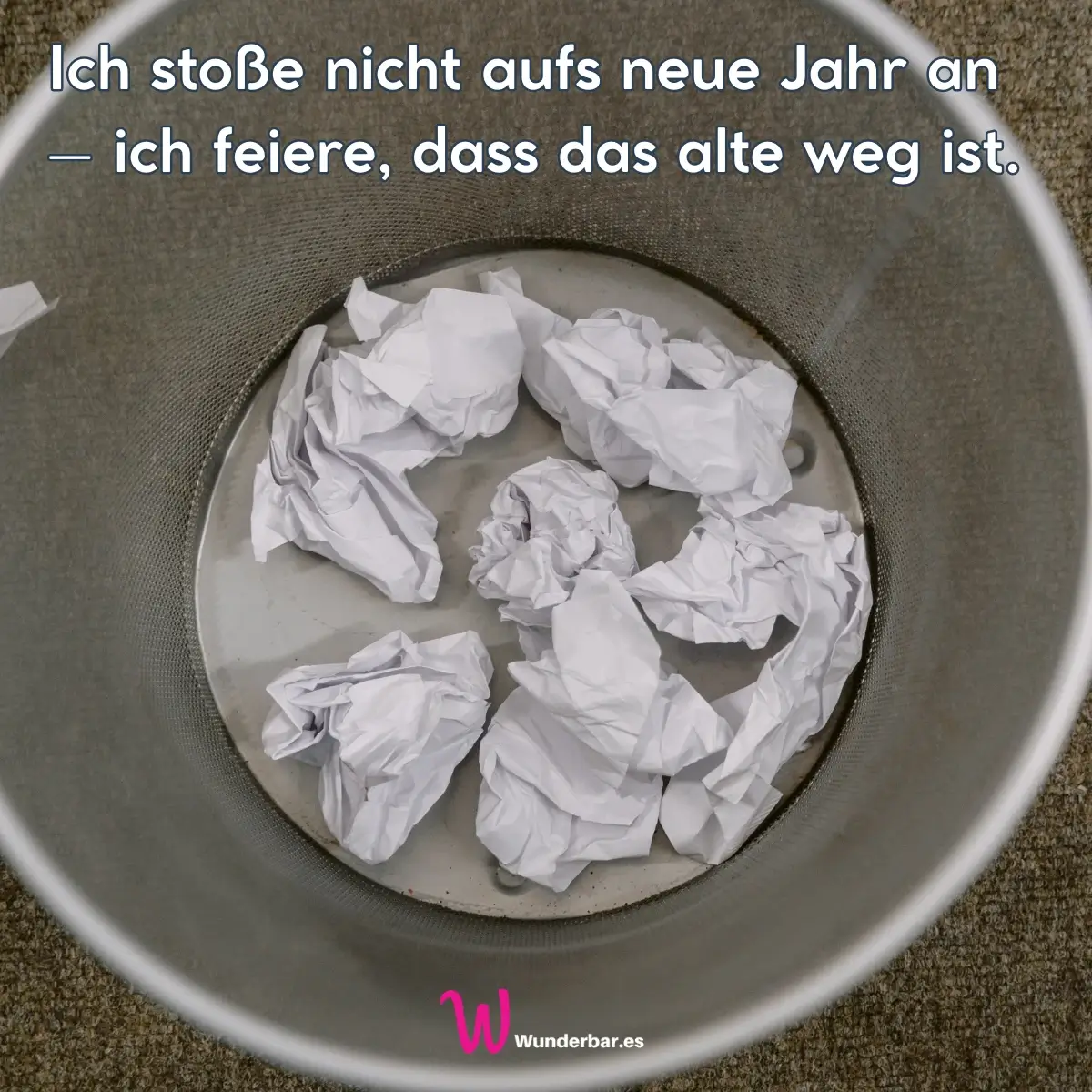 Ironischer Neujahrsgruß zum Weiterleiten. Lustige Silvester-Sprüche für alle, die das Jahr mit einem Lachen verabschieden möchten.