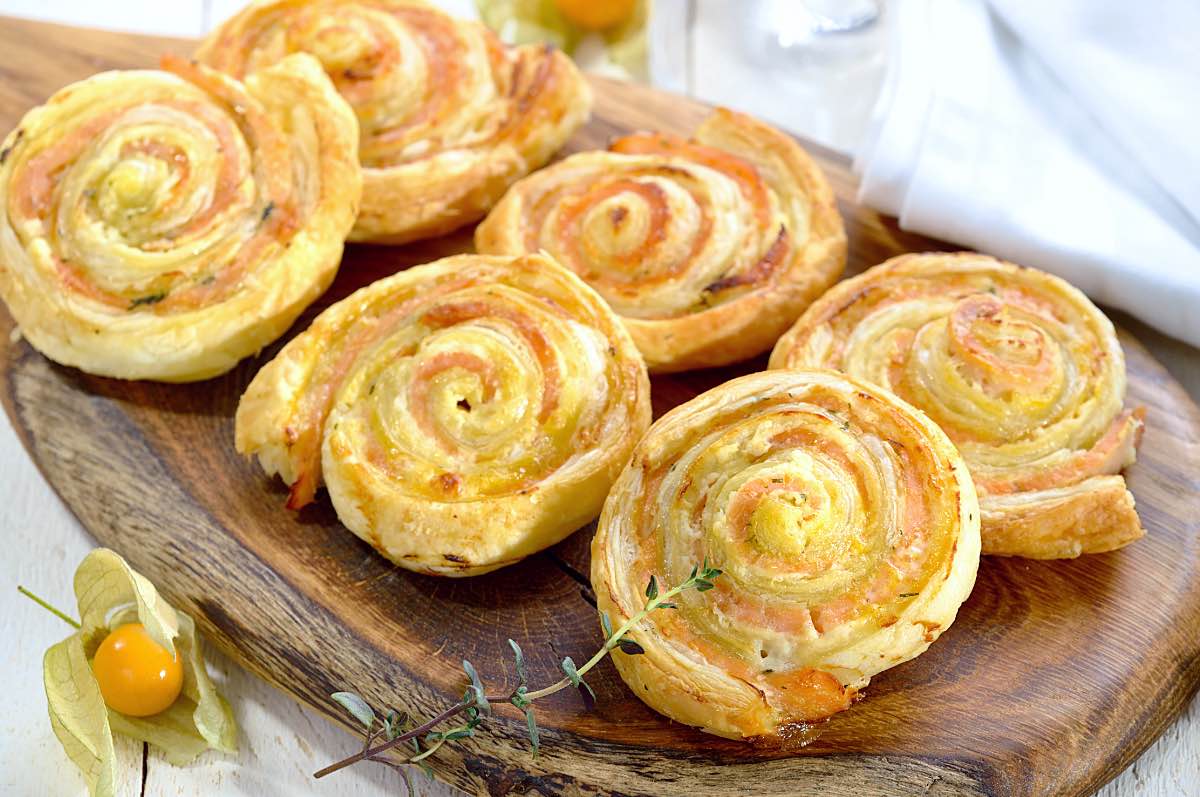 Blätterteigschnecken mit Lacha und Frischkäse
