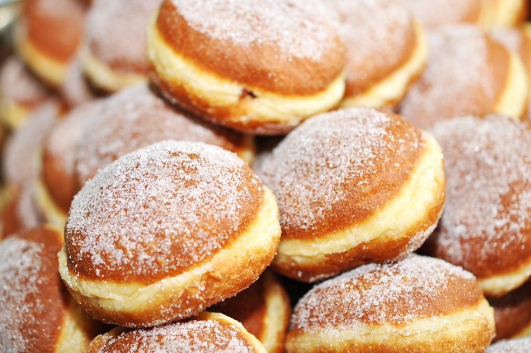 Lecker gefüllte Krapfen zu Silvester