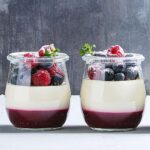 Schnelles Dessert im Glas mit Beeren