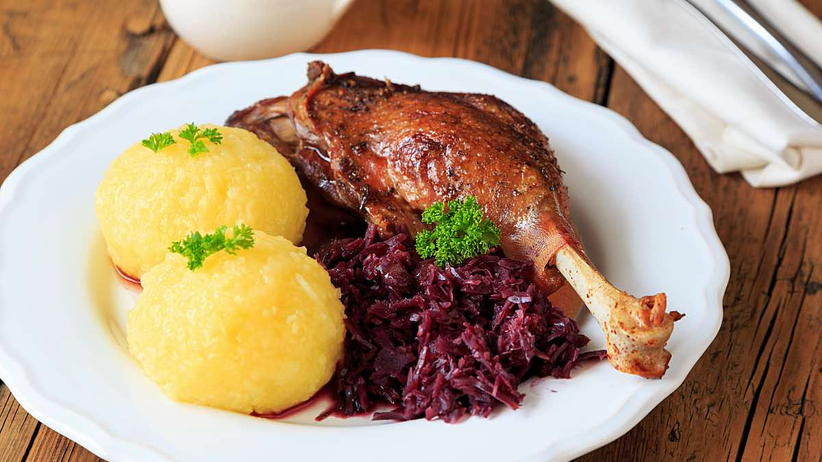 Weihnachtsgans zubereiten: Rezept für Gänsebraten