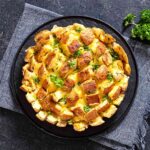 Zupfbrot mit Mozzarella und Kräuterbutter