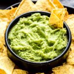 Einfaches Rezept für Guacamole, den leckeren Avocado Dip