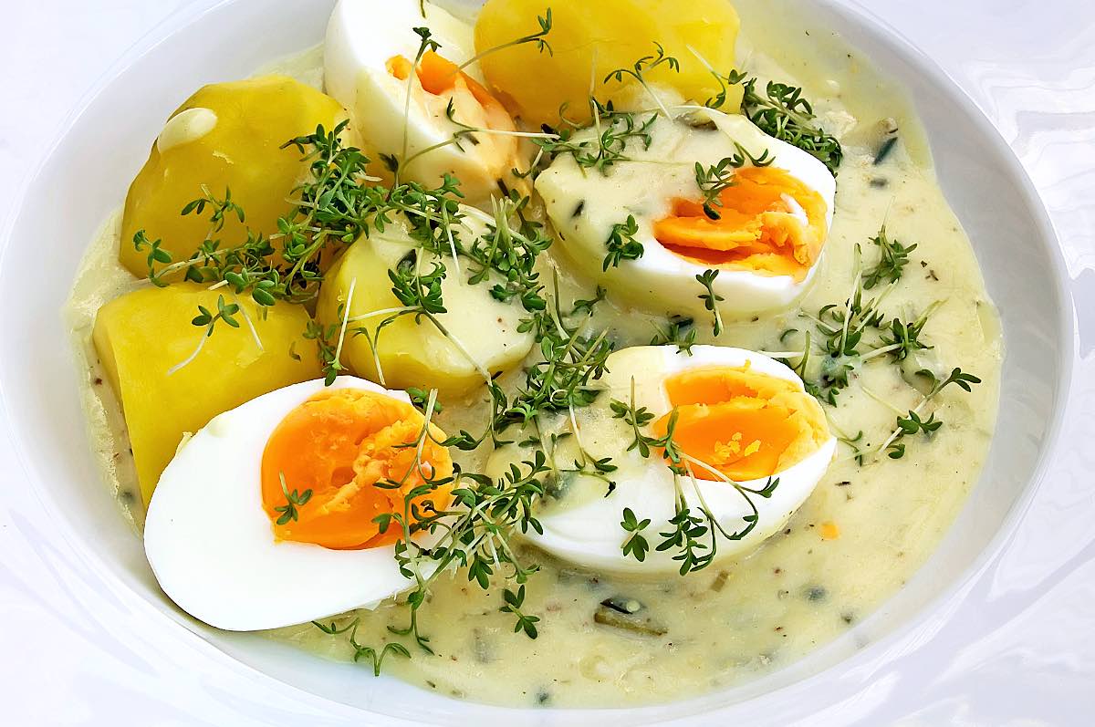 Gekoste Eier mit Dill Senfsauce