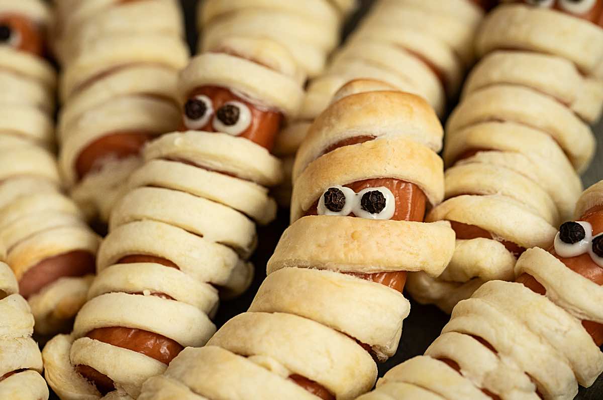 Würstchen im Schlafrock als Halloween-Variante