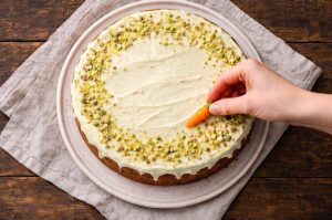 Möhrenkuchen dekorieren