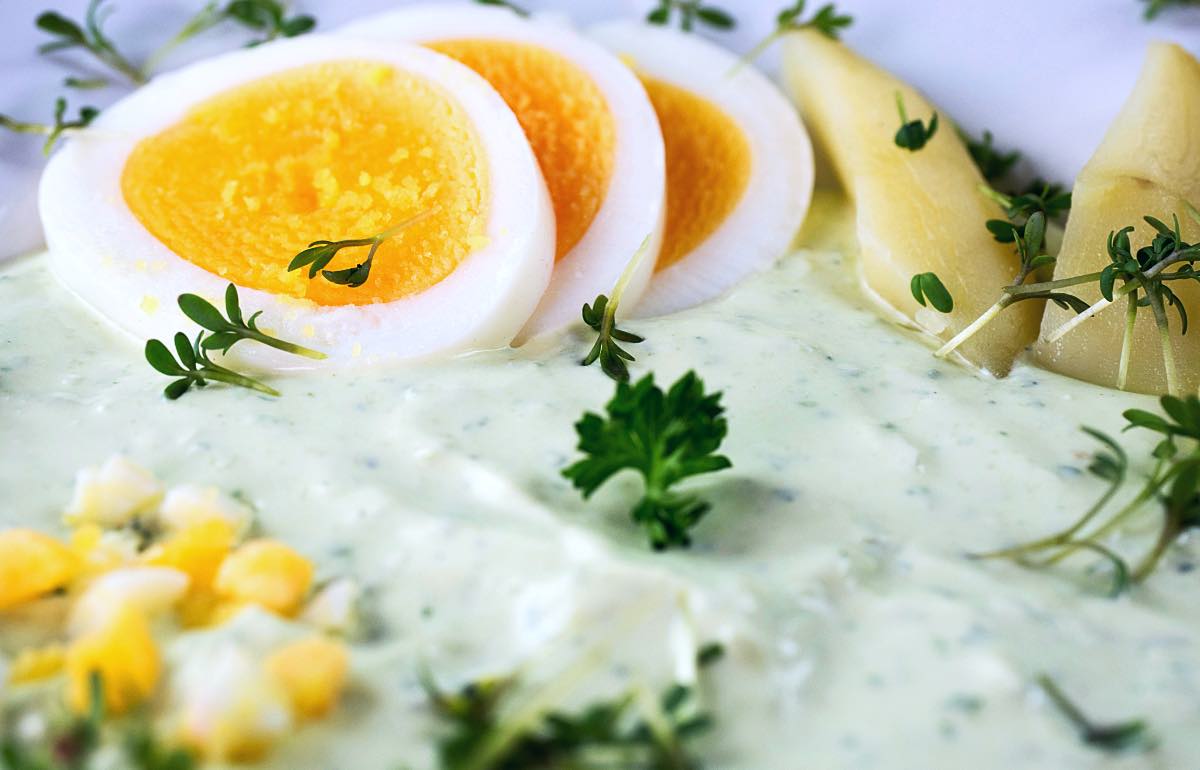 Eier, Kartoffeln, Kräutersauce